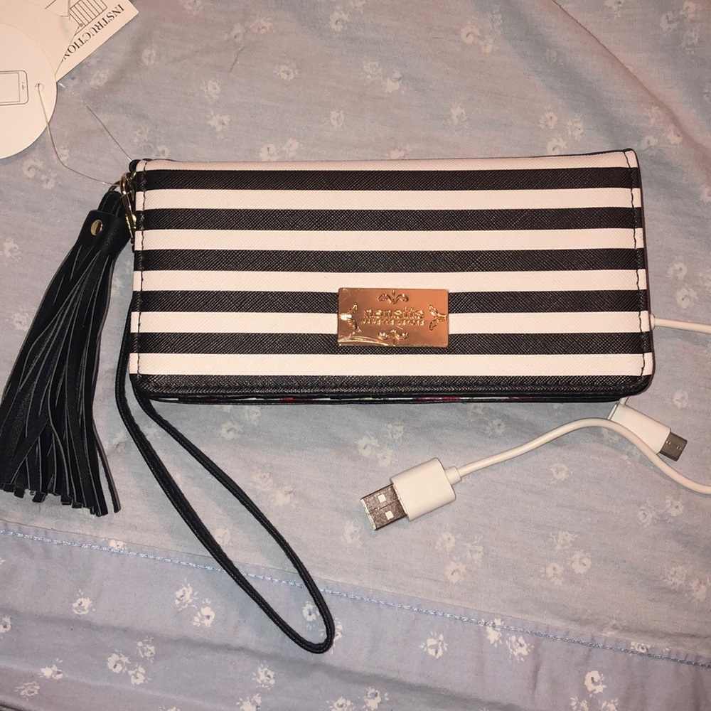 NWT Phone charging wristlet